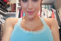 01-katie-banks-plays-with-glass-dildo-in-the-closet